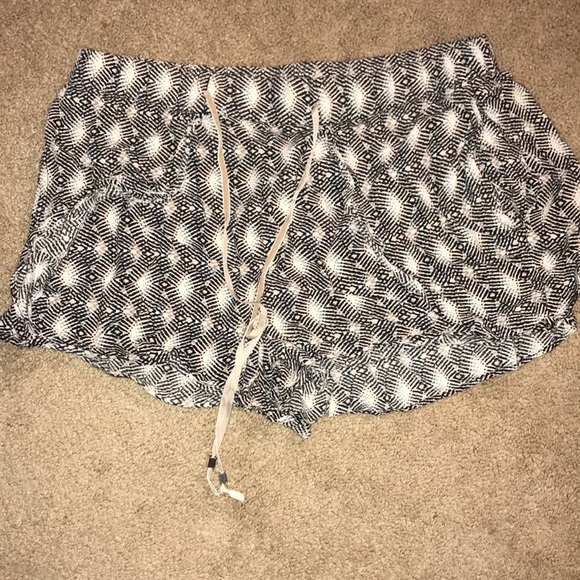 Forever 21 patterned shorts - Picture 2 of 6